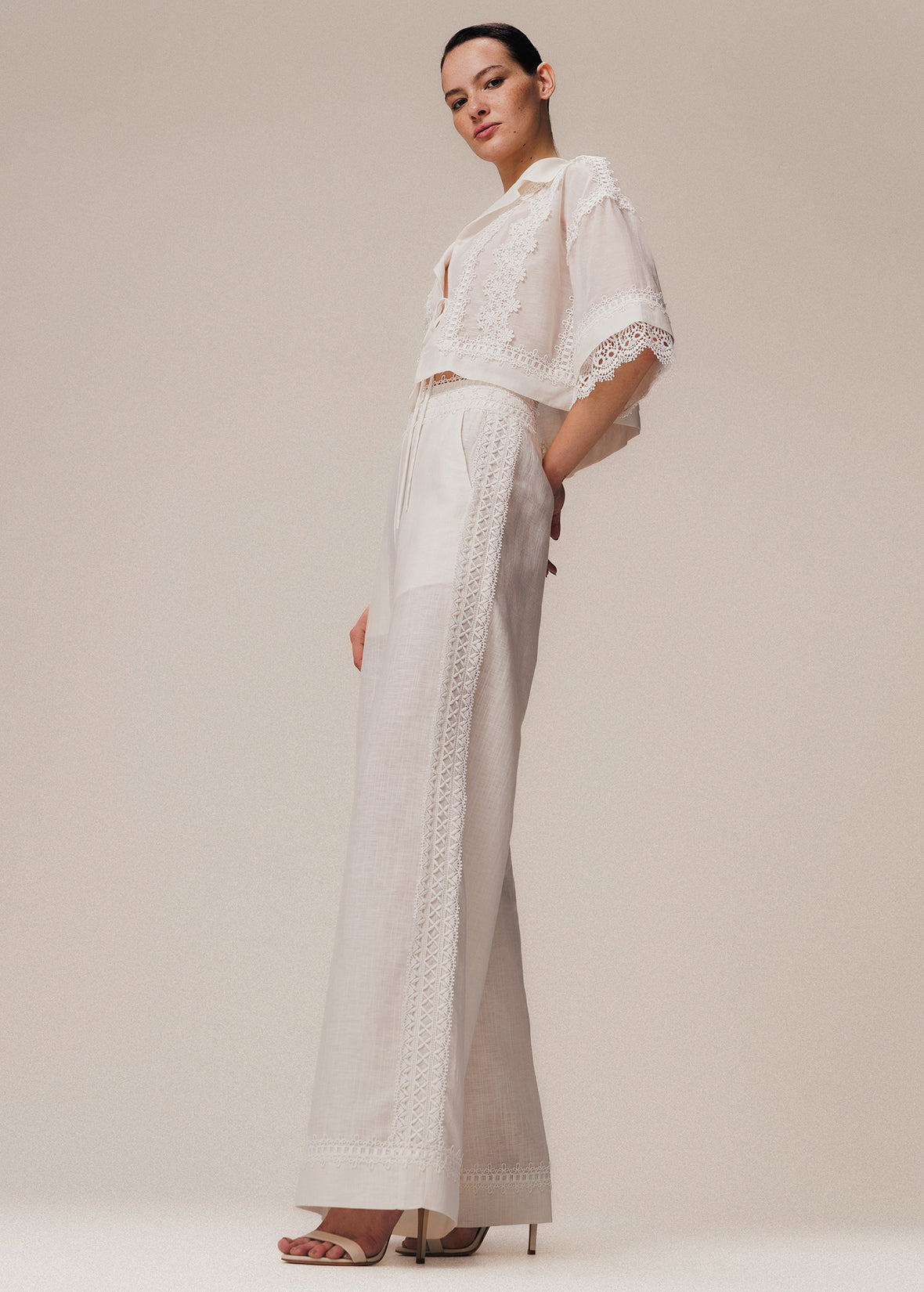 OFF WHITE