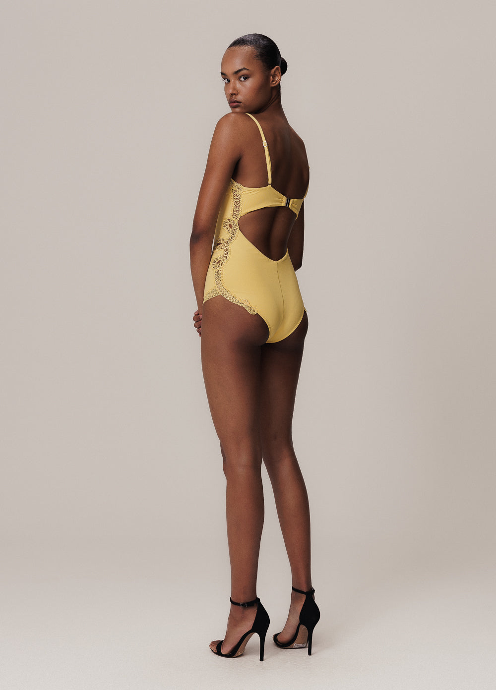 AMARELO 