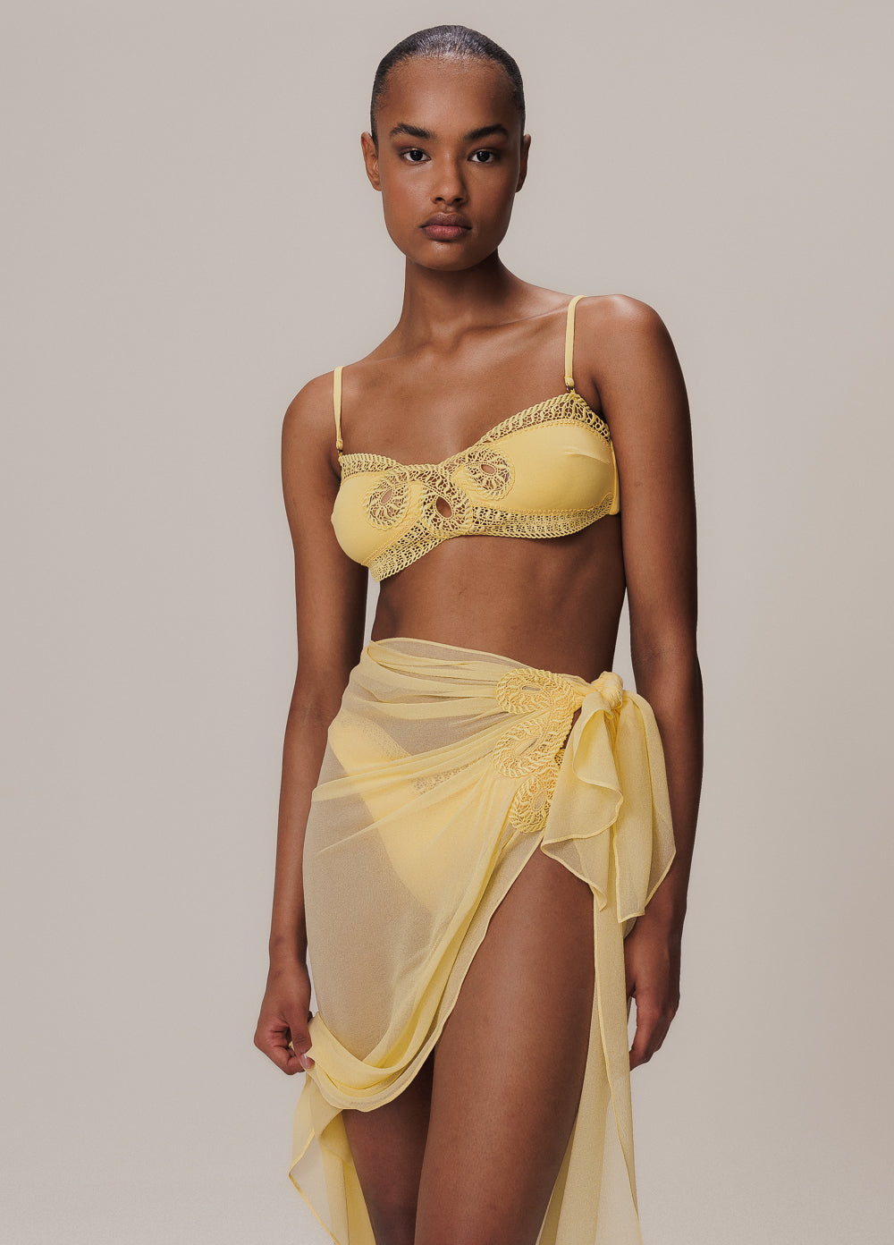 AMARELO