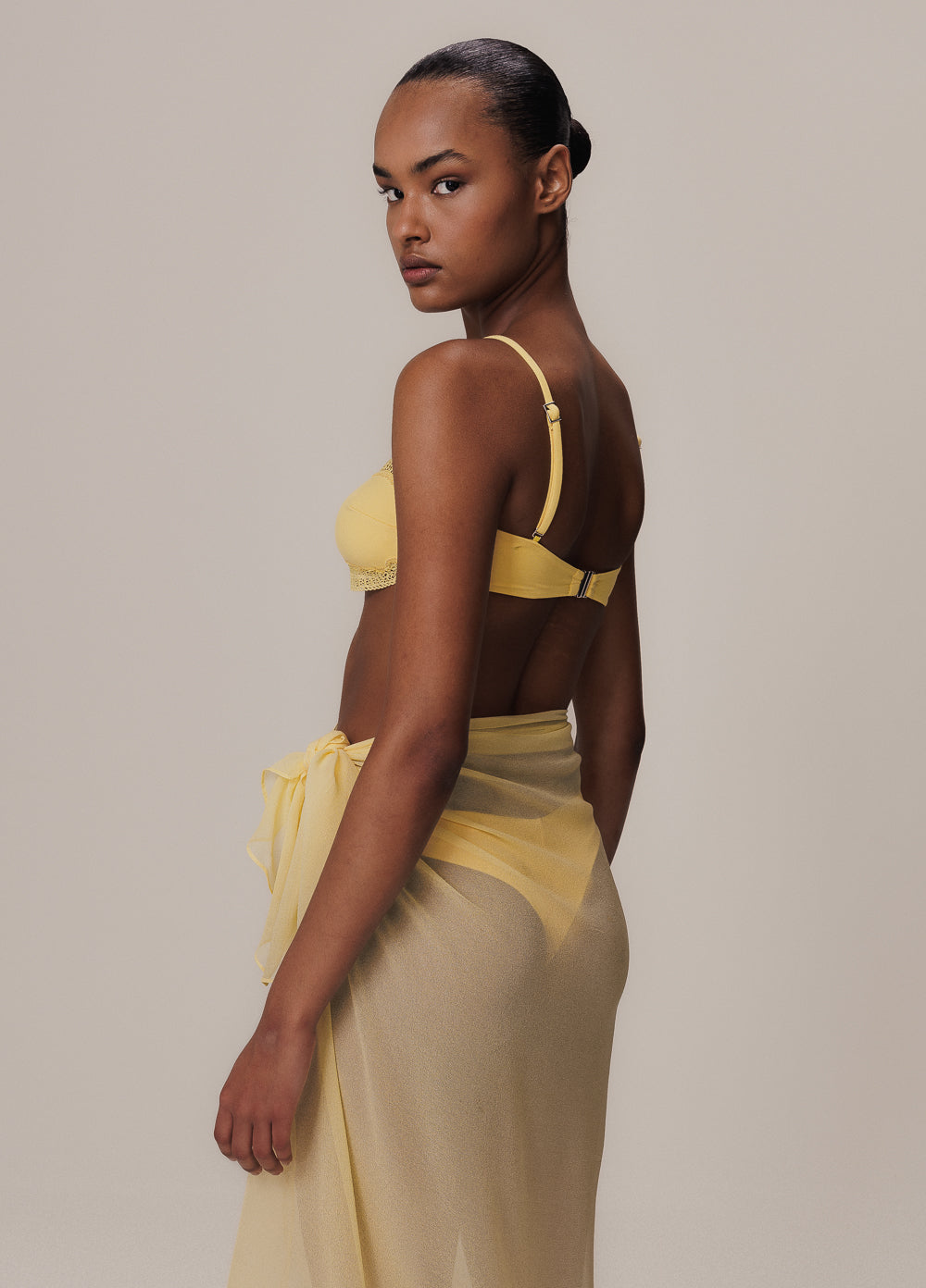 AMARELO