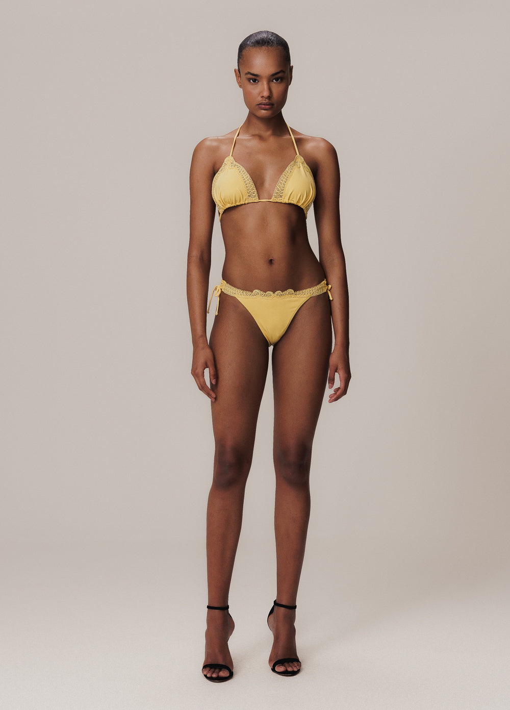 AMARELO