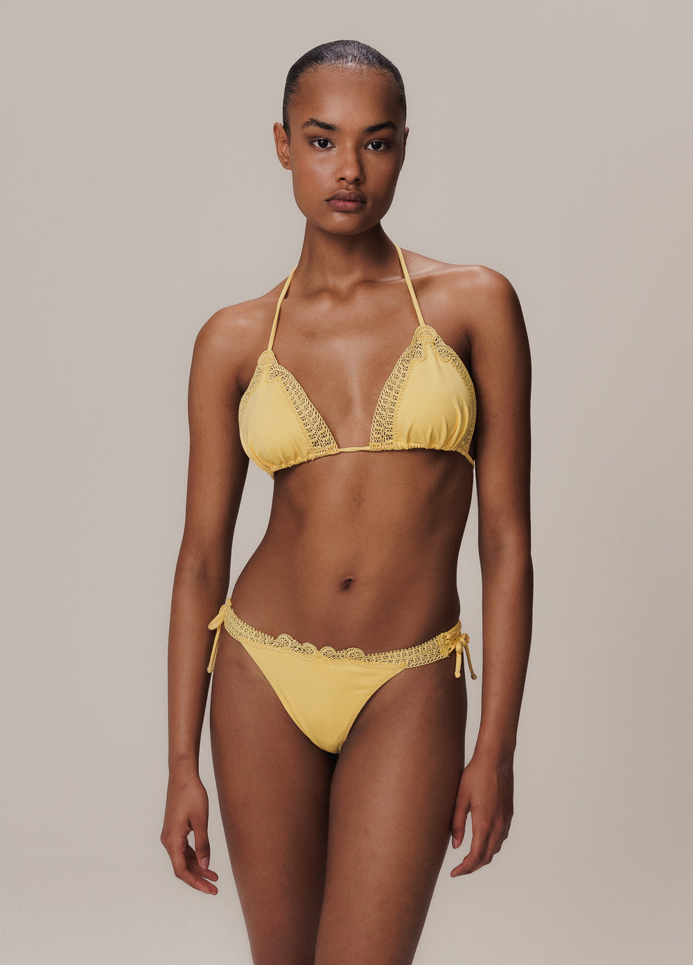 AMARELO