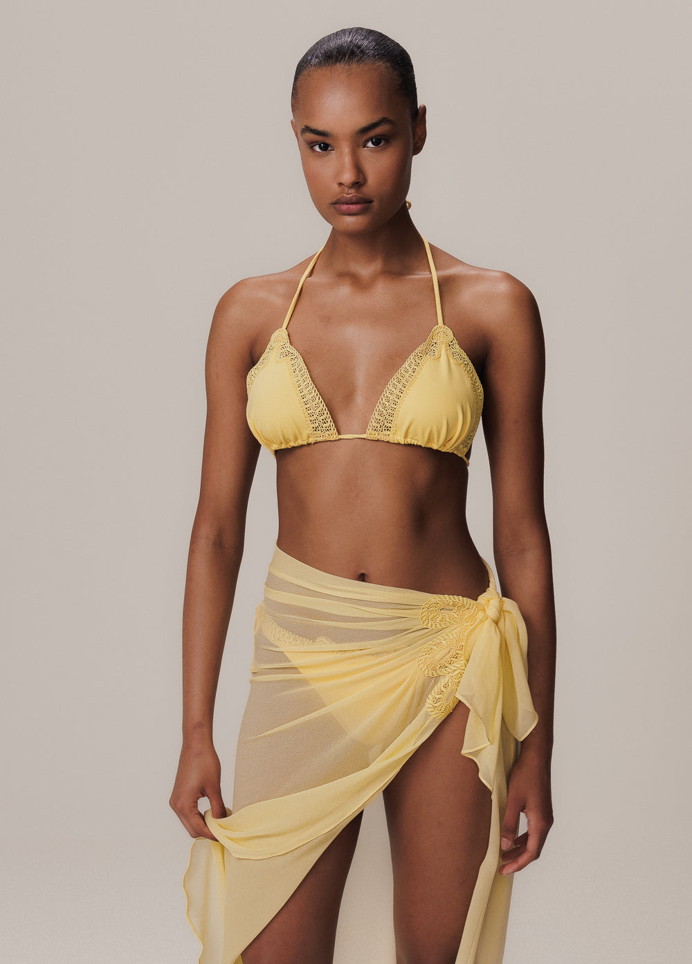 AMARELO